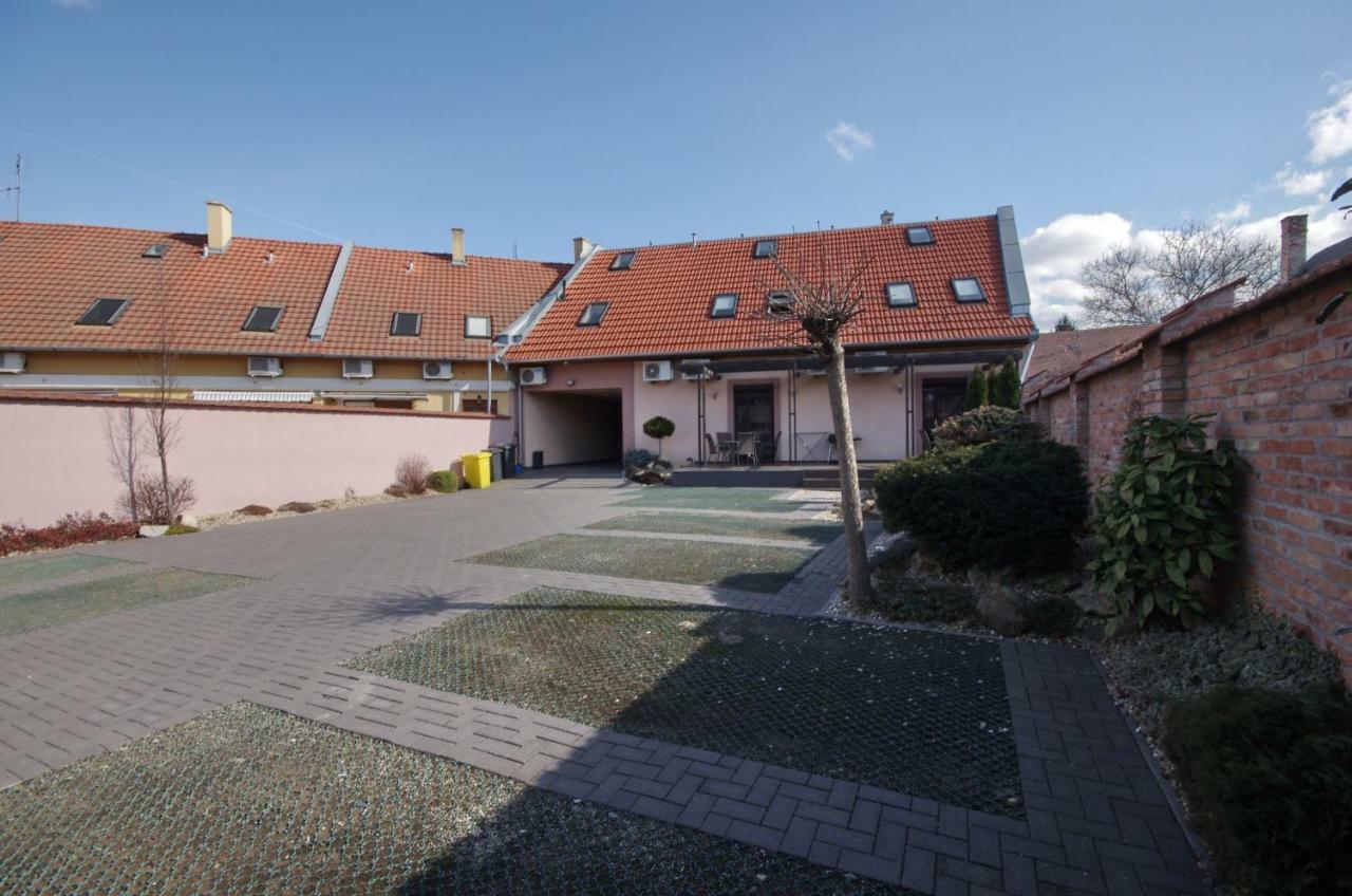 Royal Residence Apartments Gyula Bagian luar foto