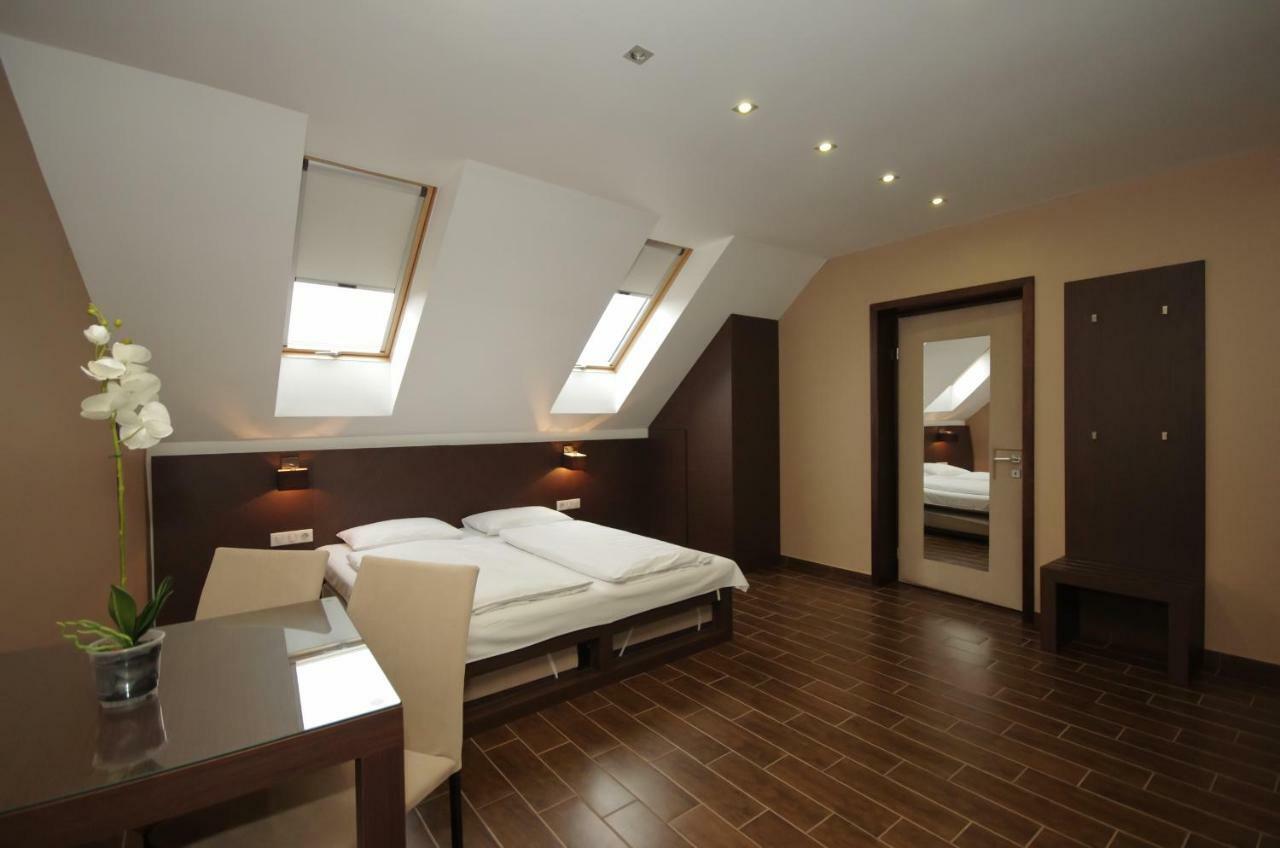 Royal Residence Apartments Gyula Bagian luar foto