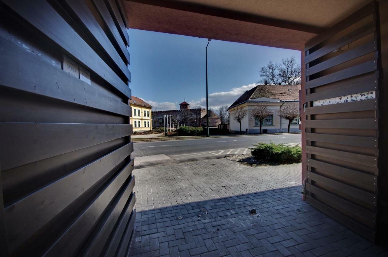 Royal Residence Apartments Gyula Bagian luar foto
