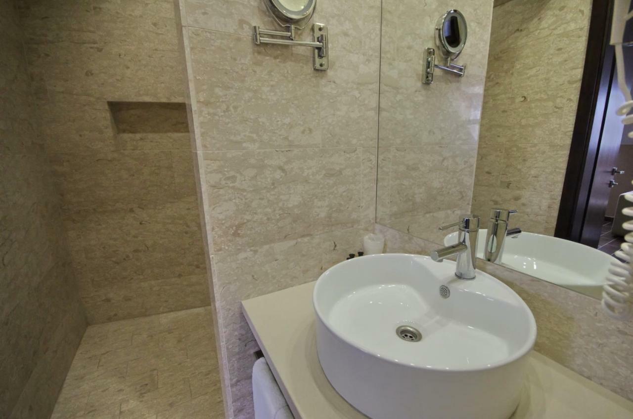 Royal Residence Apartments Gyula Bagian luar foto