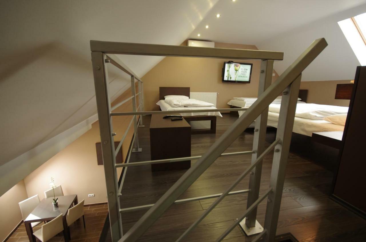 Royal Residence Apartments Gyula Bagian luar foto