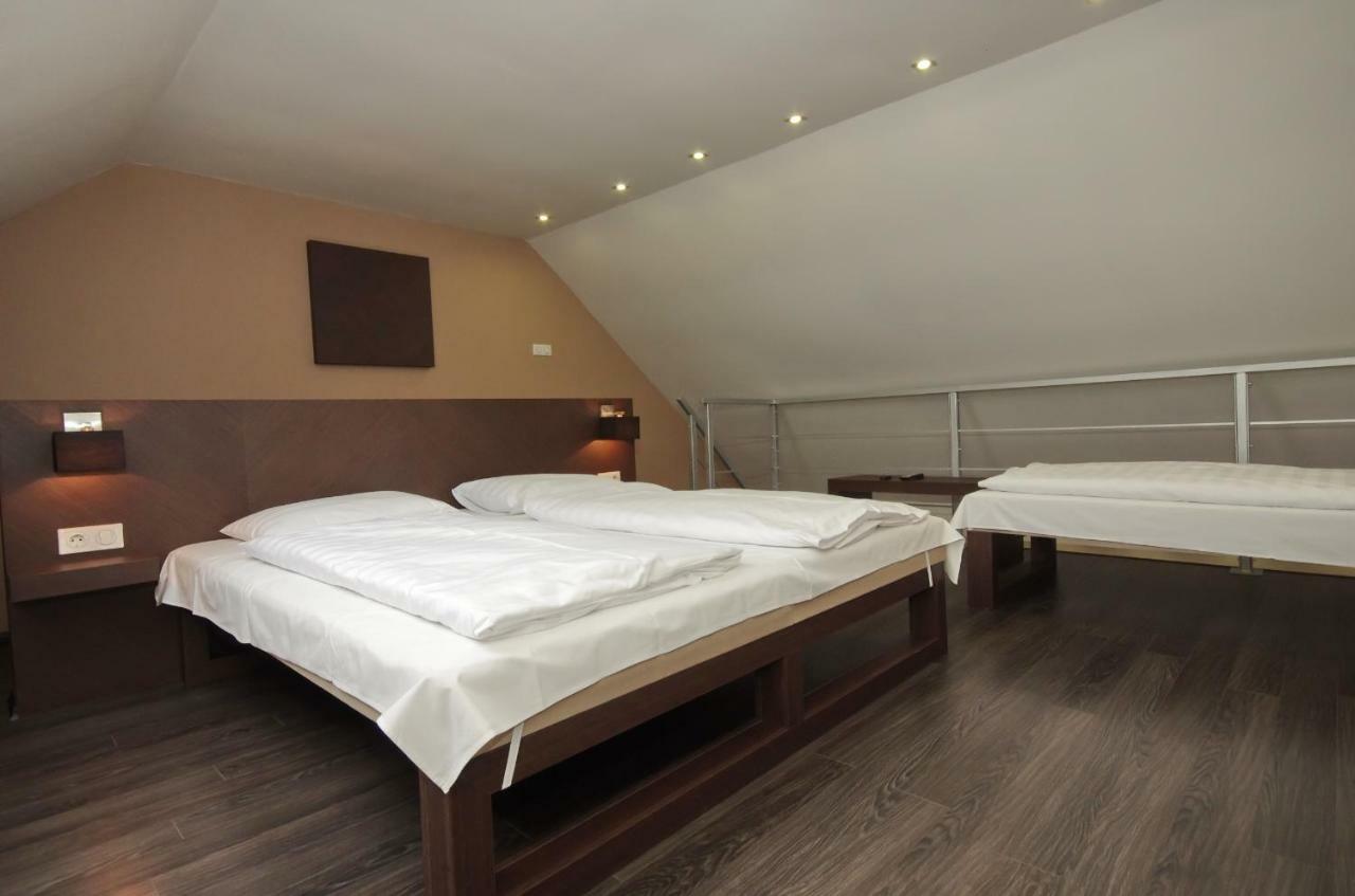 Royal Residence Apartments Gyula Bagian luar foto